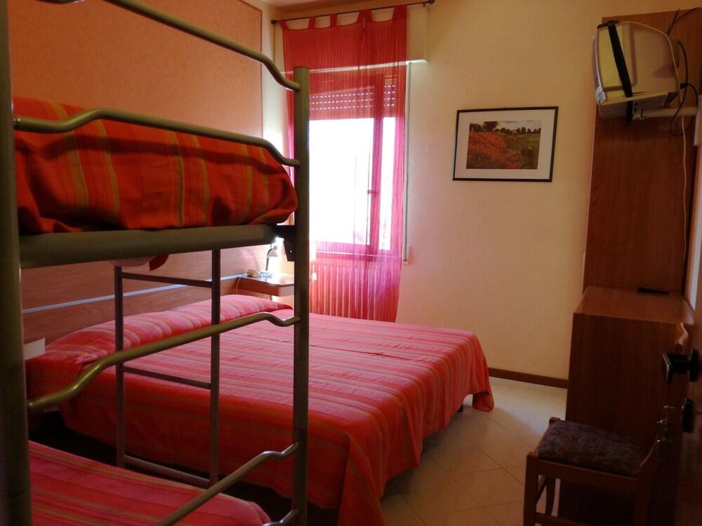 Hotel La Passeggiata Ντεζεντσάνο ντελ Γκάρντα Εξωτερικό φωτογραφία