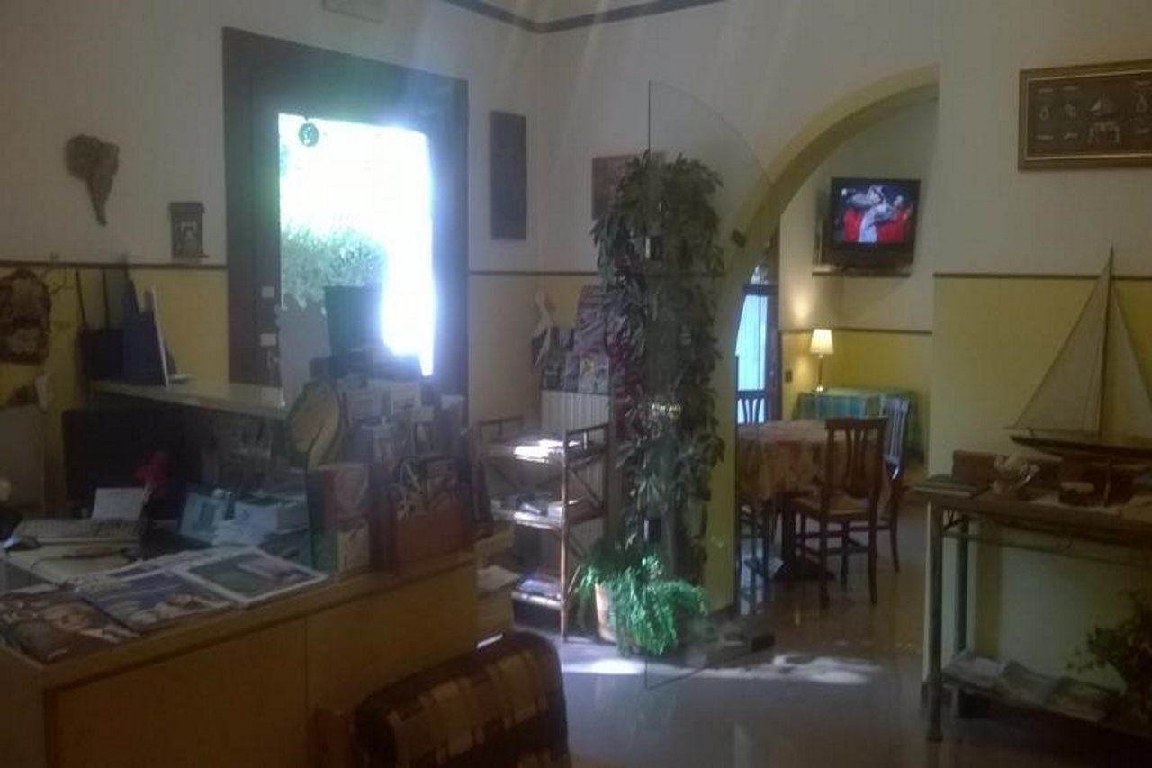 Hotel La Passeggiata Ντεζεντσάνο ντελ Γκάρντα Εξωτερικό φωτογραφία