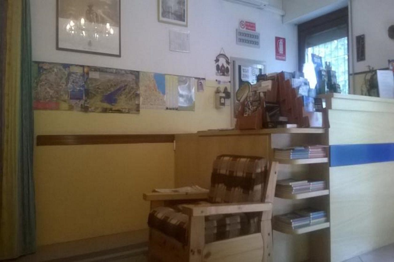 Hotel La Passeggiata Ντεζεντσάνο ντελ Γκάρντα Εξωτερικό φωτογραφία