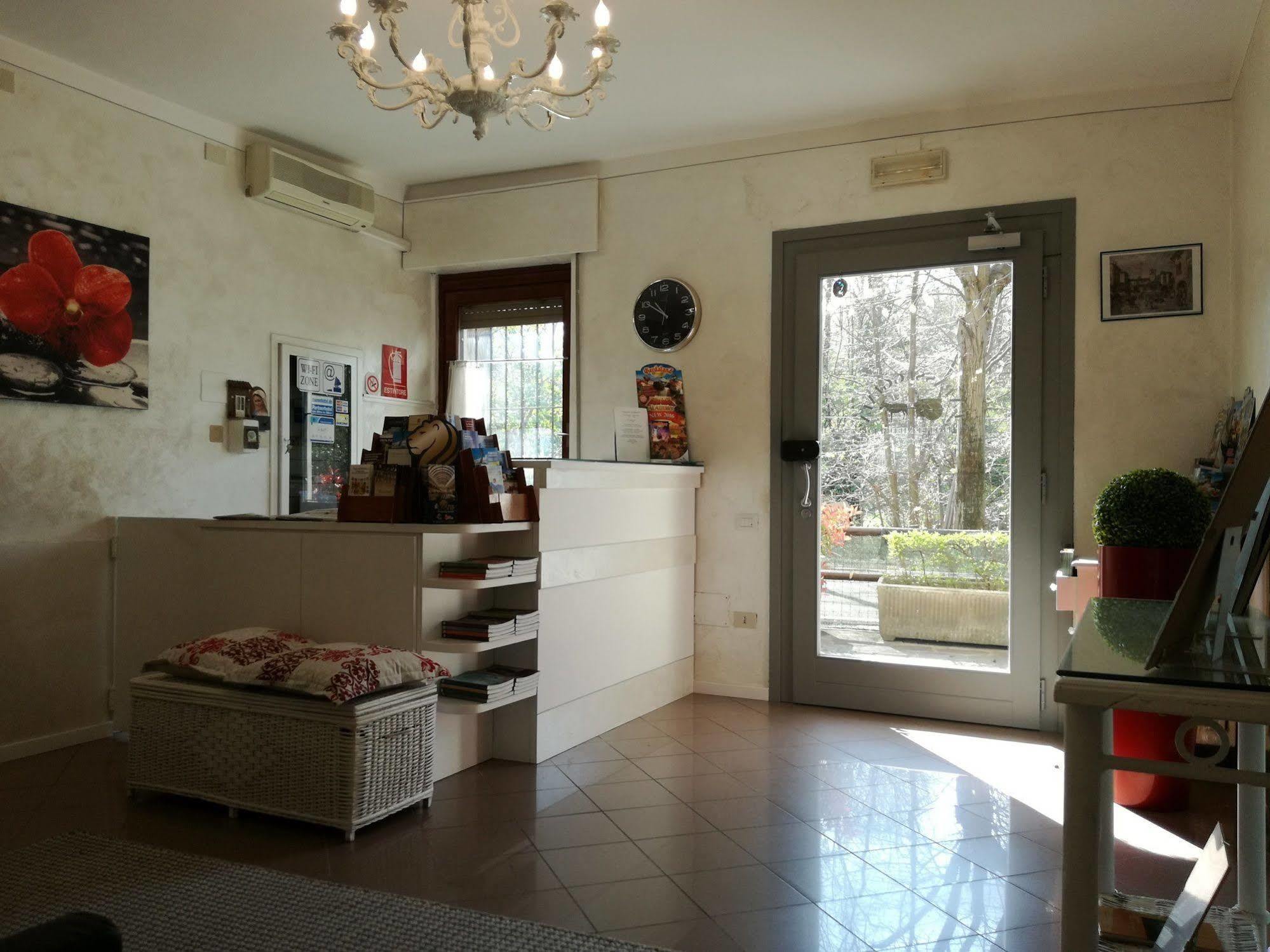 Hotel La Passeggiata Ντεζεντσάνο ντελ Γκάρντα Εξωτερικό φωτογραφία